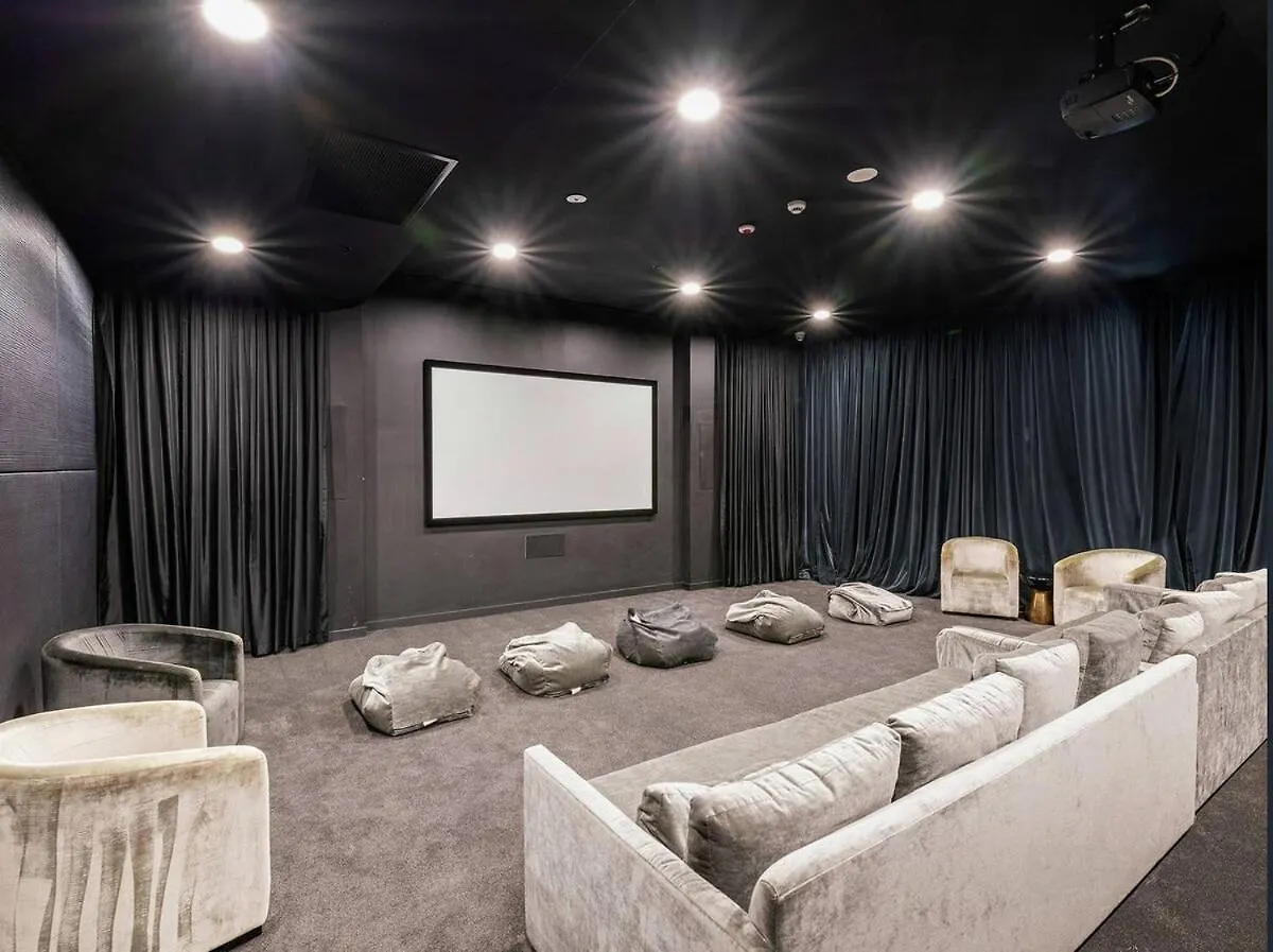 Luxury Skyview Best Location Brisbane Apartment